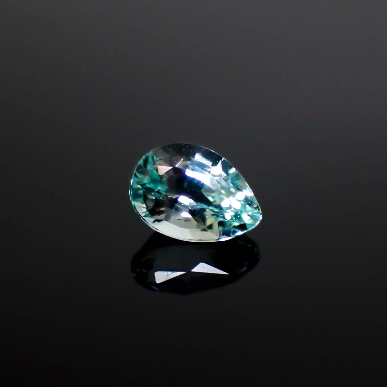 ミントベリル ナイジェリア産 0.36ct [250430199]5.5x3.9mm前後