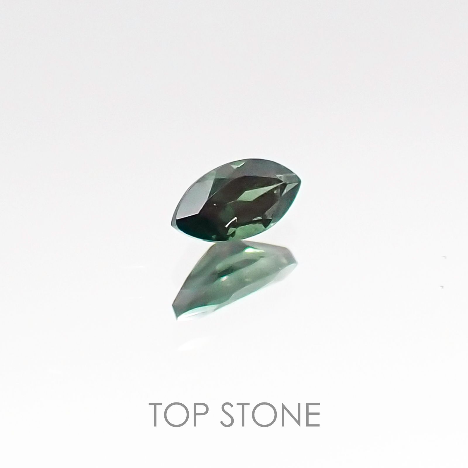 カラーチェンジガーネット(アレキタイプ) マダガスカル・ベキリー産 ルース 0.124ct[20106594]4.2×2.2mm前後