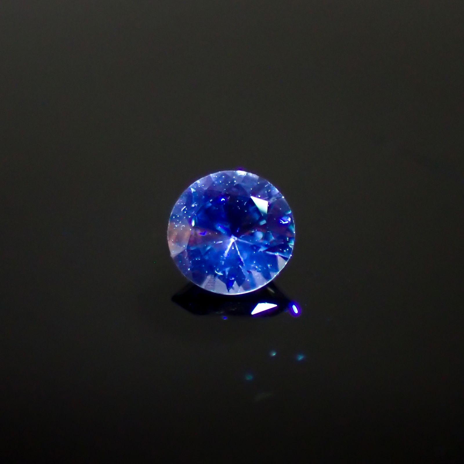 アイスブルーサファイア スリランカ産 0.29ct[240828657]4.1x4.1mm前後