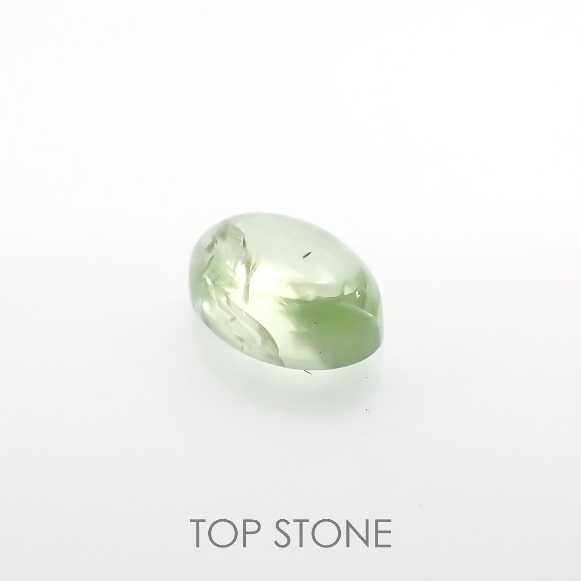 ミントガーネット(宝石名グロッシュラー・ガーネット)タンザニア産 0.71ct 識別済[220917749]5.8x4mm前後