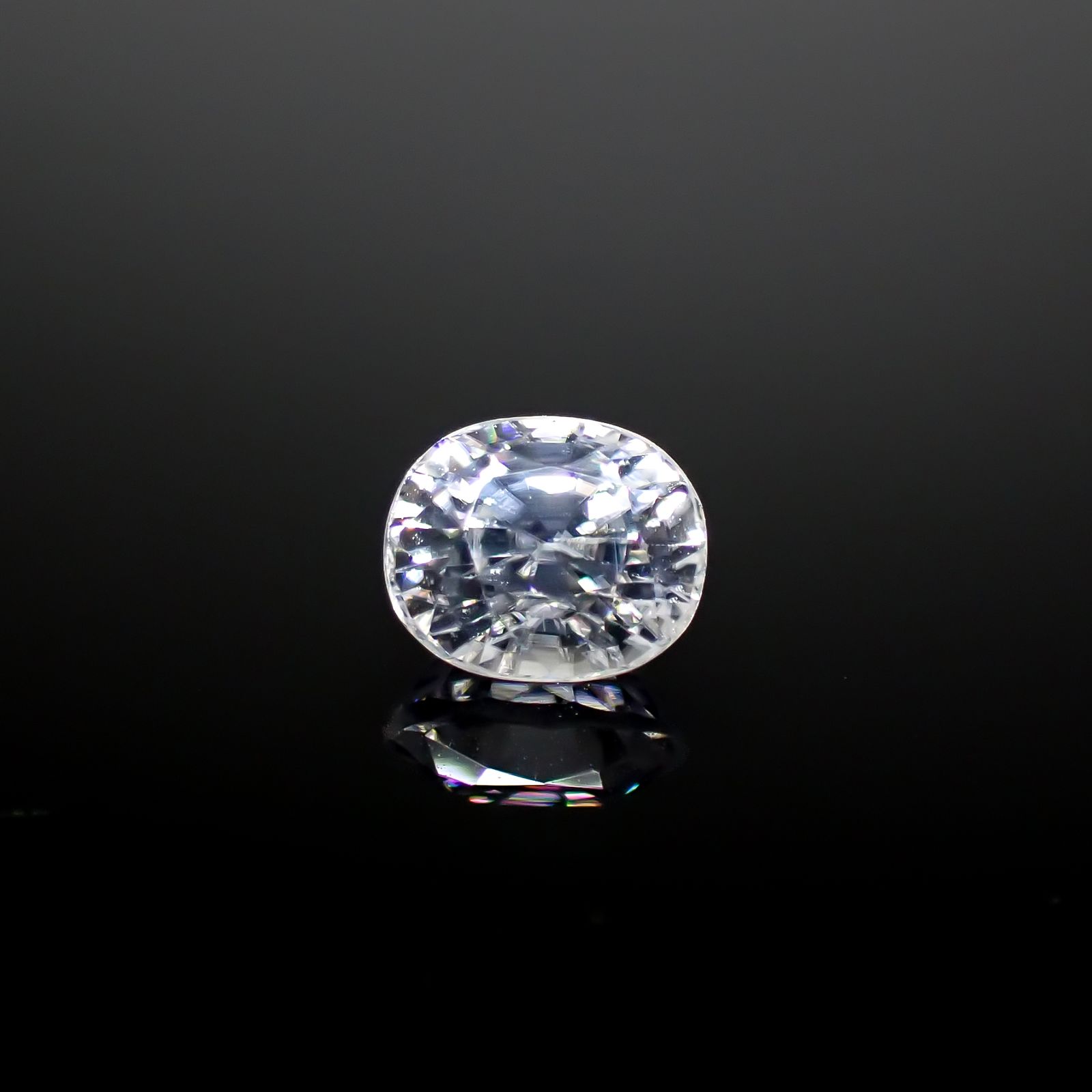 カラーレスジルコン(宝石名ジルコン)スリランカ/カンボジア産 1.35ct 識別済[240928894]6.1x5.1mm前後