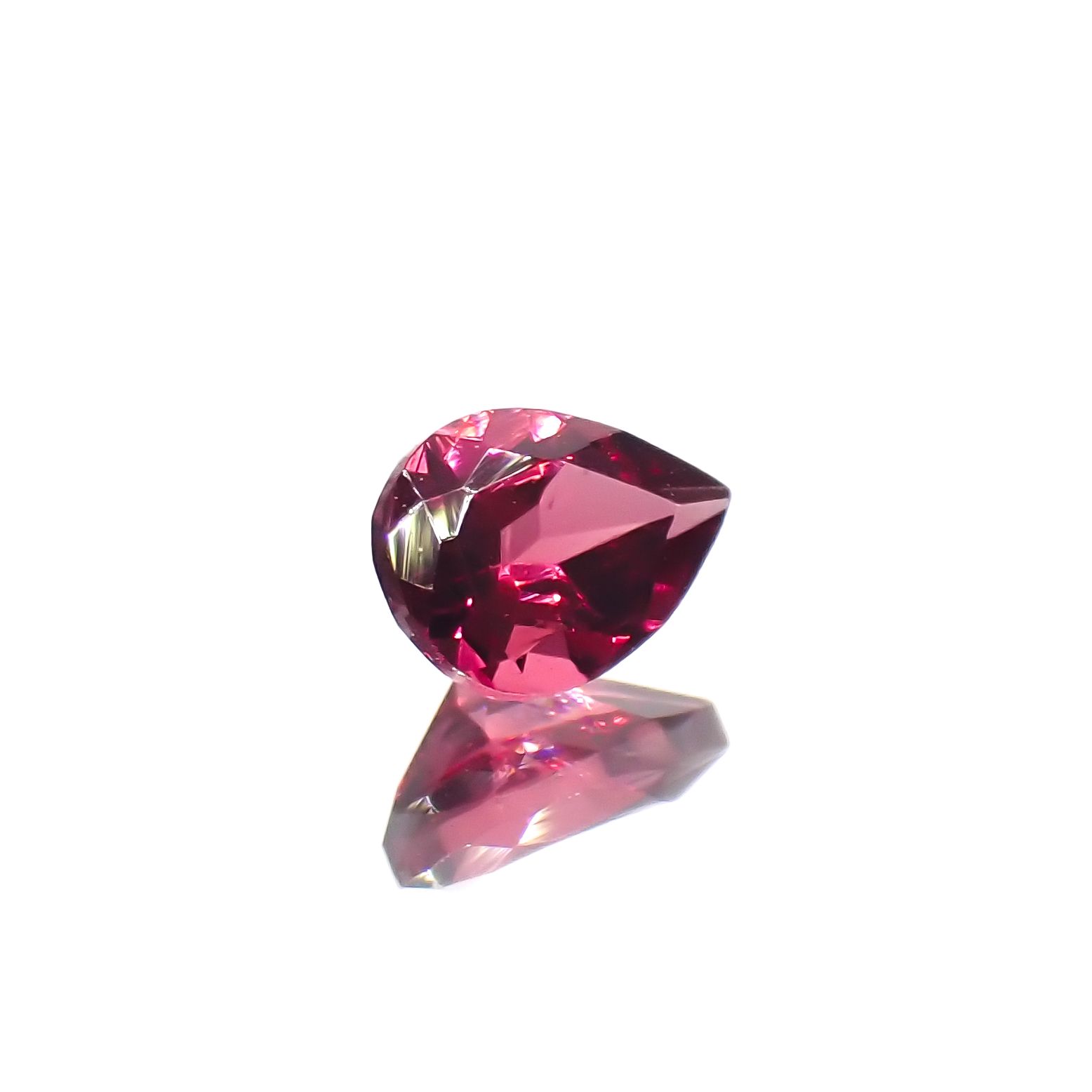 レッドスピネル(宝石名スピネル)タンザニア産 0.21ct 識別済[230522103]4.2x3.1mm前後