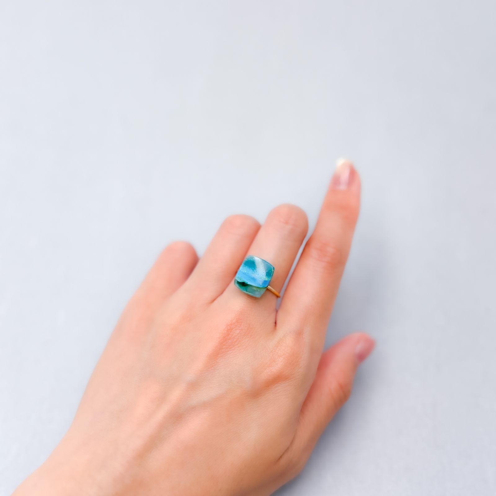 ブルーオパール ペルー産 6.77ct [250430257]12.9x11.6mm前後