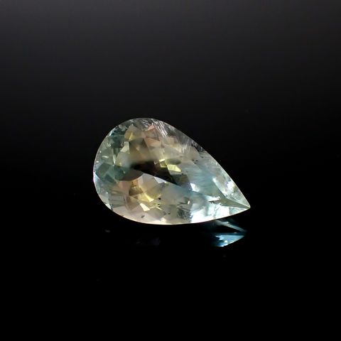 バイカラーニードルイントパーズ(チューブイントパーズ) ブラジル産 51.13ct[240928697]31.4x19.9mm前後