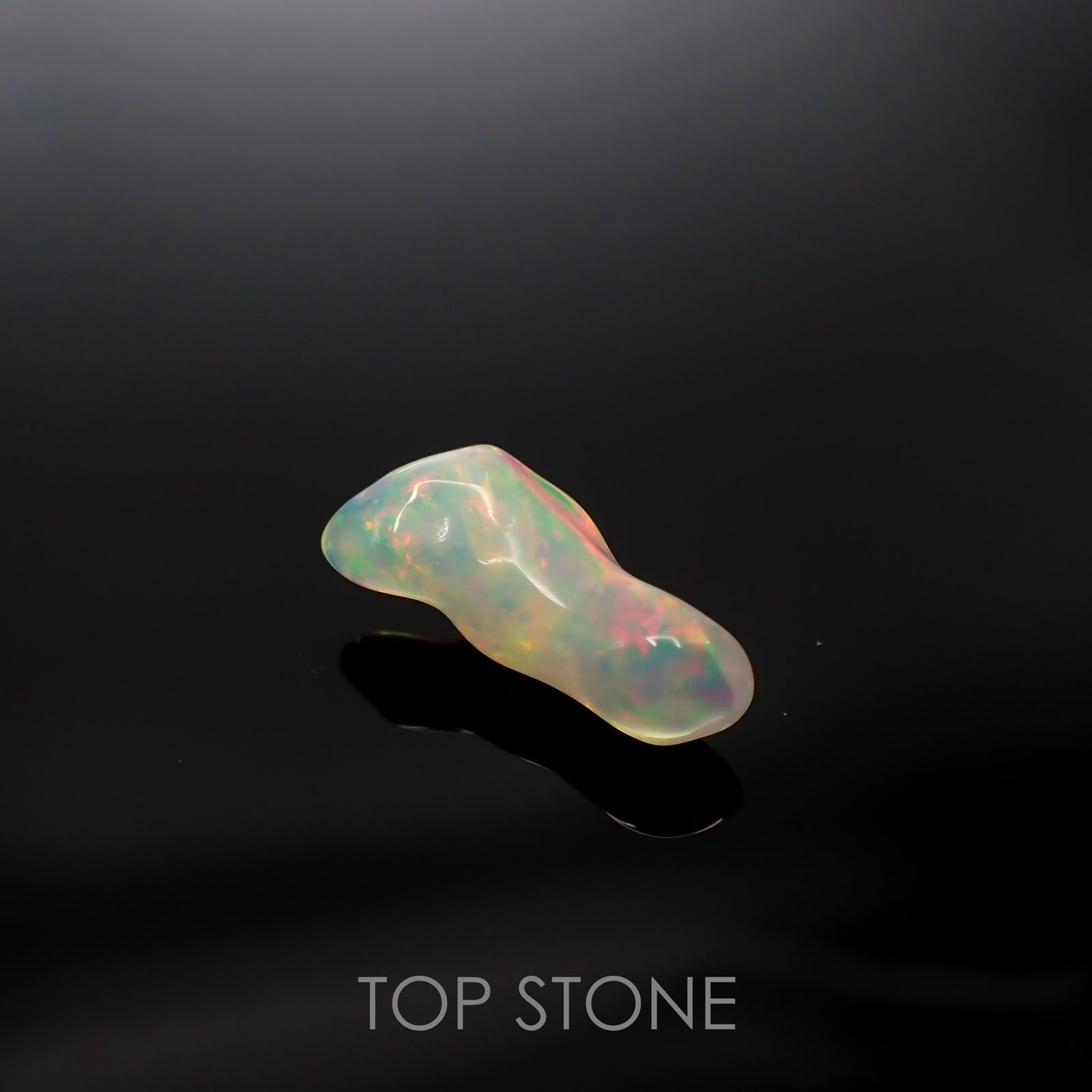 ◇バロック型◇エチオピアオパール(宝石名オパール) エチオピア産 2.39ct 識別済[210611394]16.5×7.1mm前後