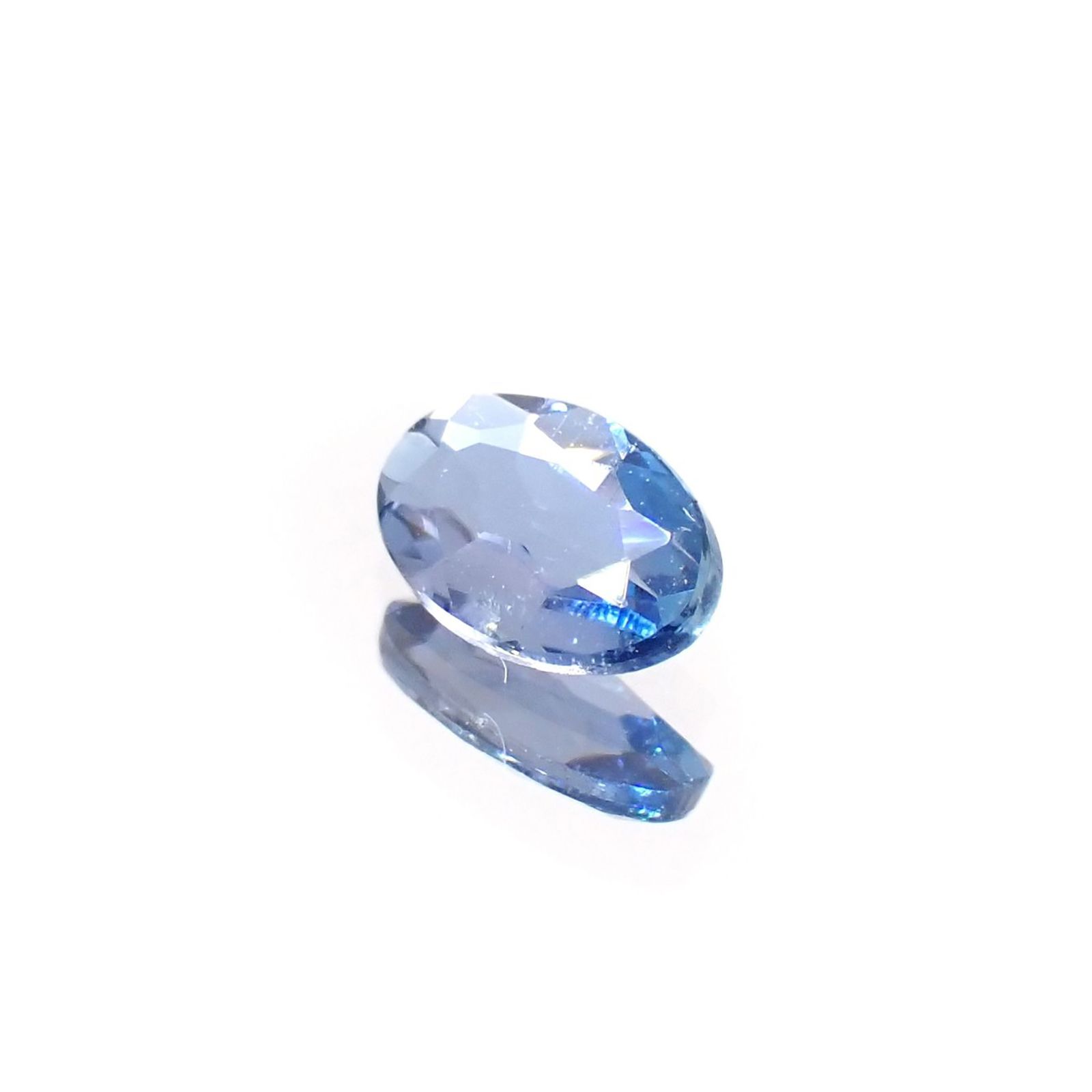 タトゥーアクアマリン ブラジル・ミナスジェライス州タトゥー鉱山産 0.17ct / 5x3.2mm前後 [260127174]