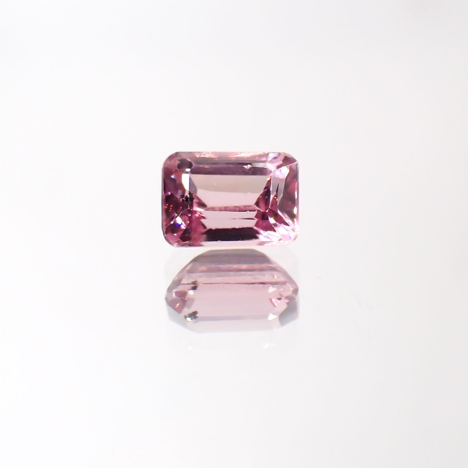 マラヤガーネット(宝石名ガーネット)タンザニア産 0.93ct 識別済[220113838]6x4.3mm前後