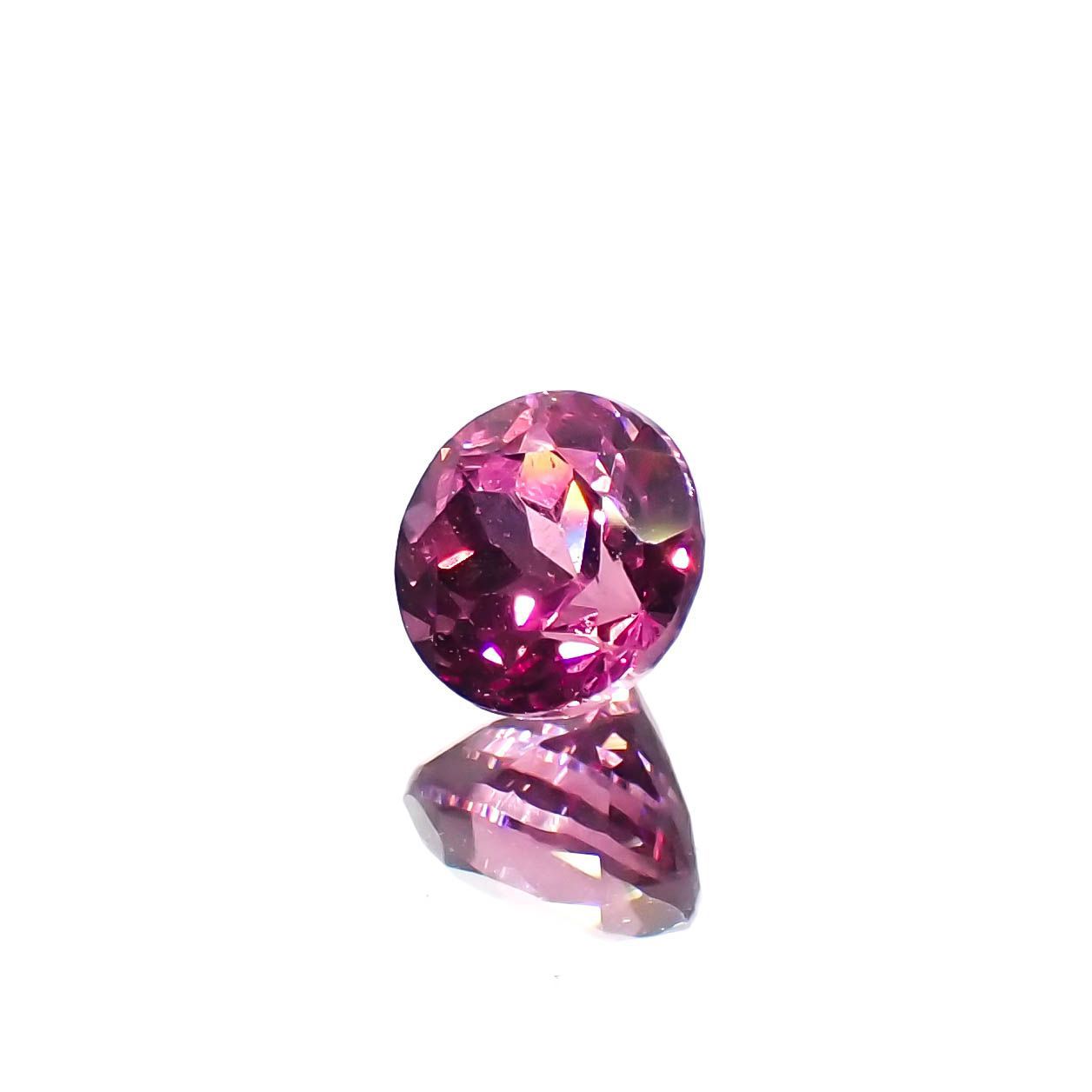 カラーシフトマラヤガーネット(宝石名ガーネット)タンザニア産 0.85ct 識別済[230120272]5.2x5.1mm前後