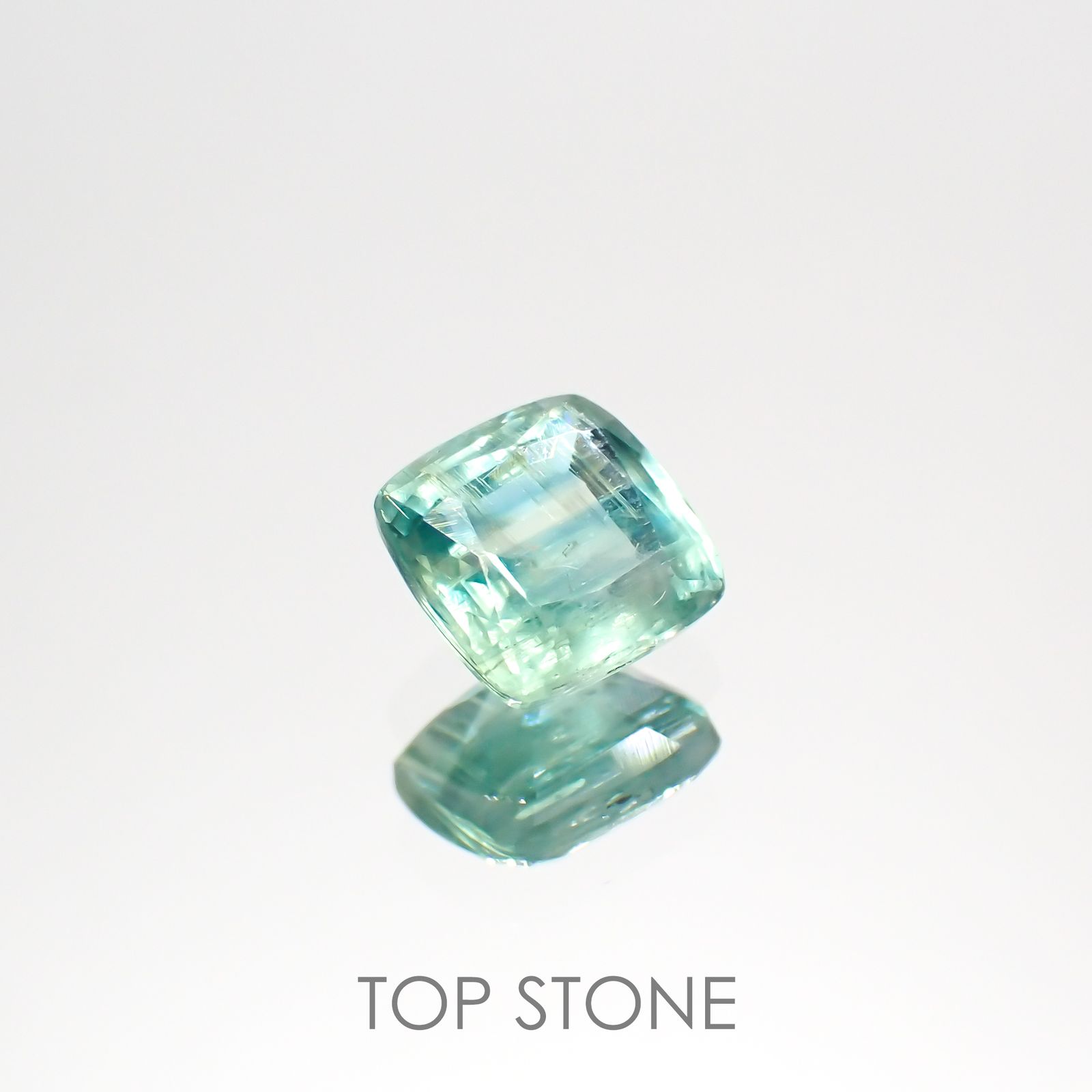 バイカラーカイヤナイト(宝石名カイヤナイト)ネパール産 1.21ct 識別済[220115370]5.9x5.7mm前後