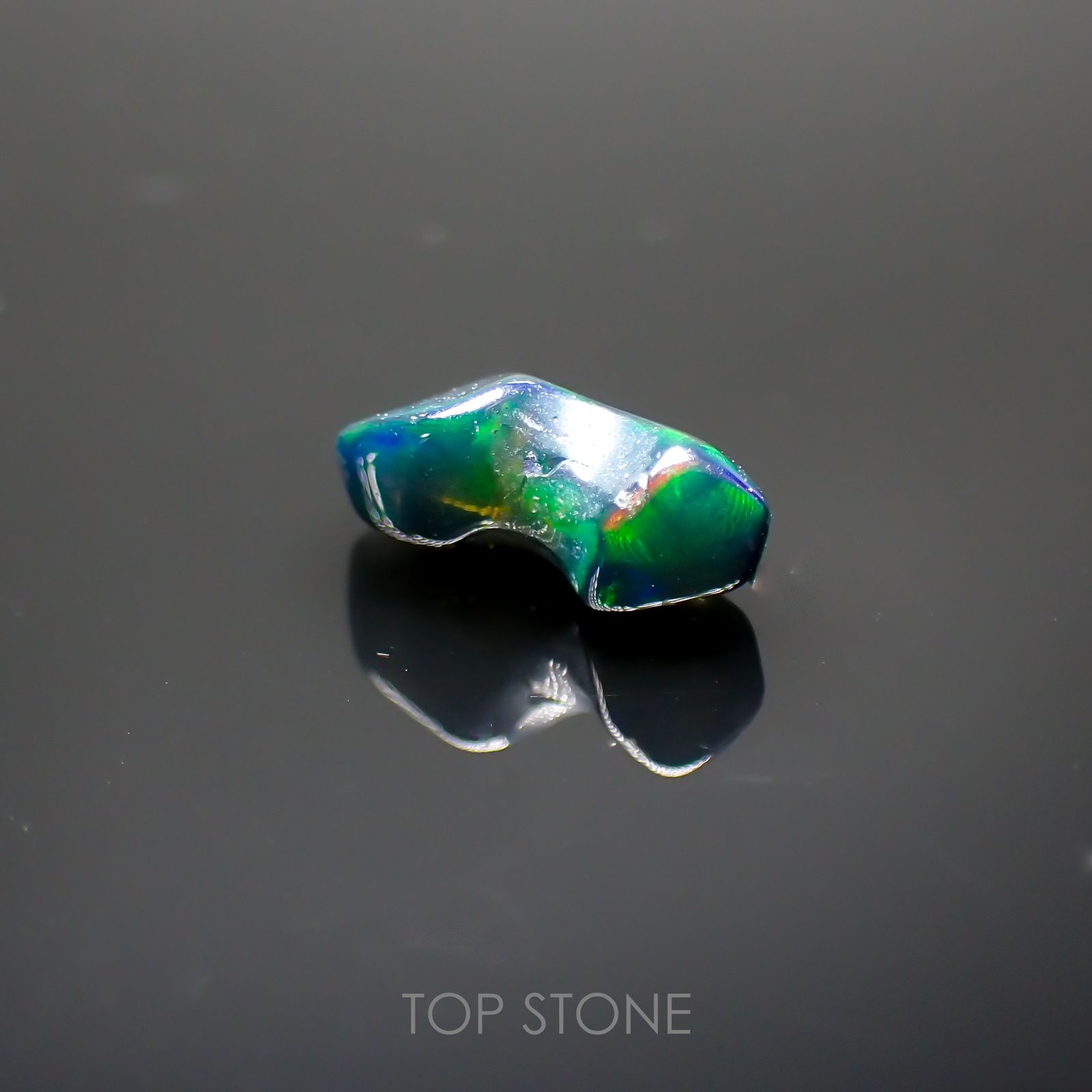 ◇バロック型◇ブラックオパール(宝石名オパール/加熱処理) エチオピア産 1.55ct 識別済[211013505]12×6.3mm前後