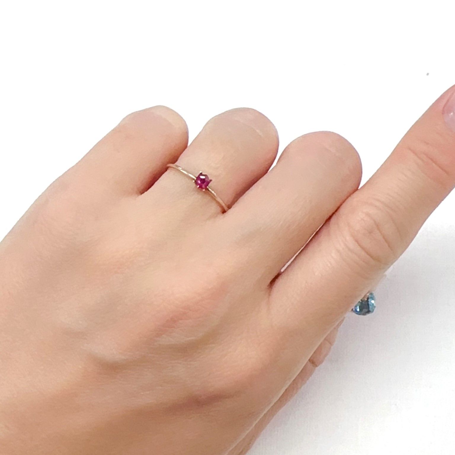 ◇ヘキサゴンカット◇ルビー 非加熱 モザンビーク産 0.13ct[240427104]3x3mm前後