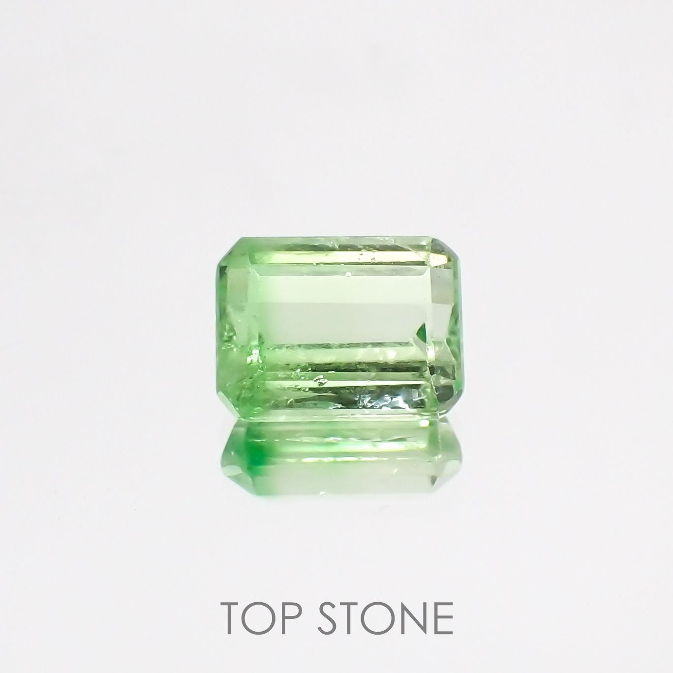 バイカラーツァボライト タンザニア産 ルース 0.9ct[210610920]6×4.5mm前後