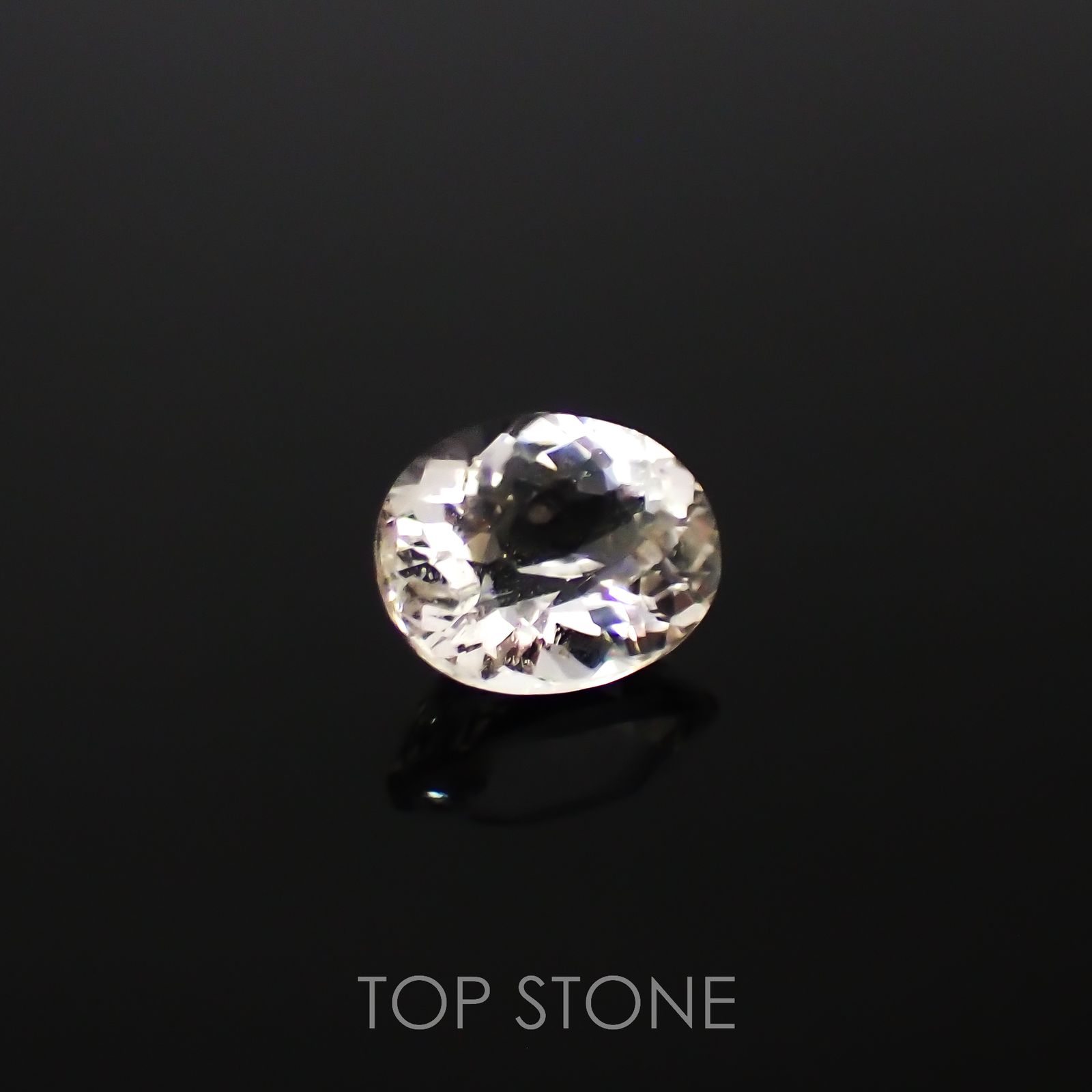 フェナカイト(宝石名フェナカイト)ロシア産 1.18ct 識別済[220515731]7.4x6mm前後
