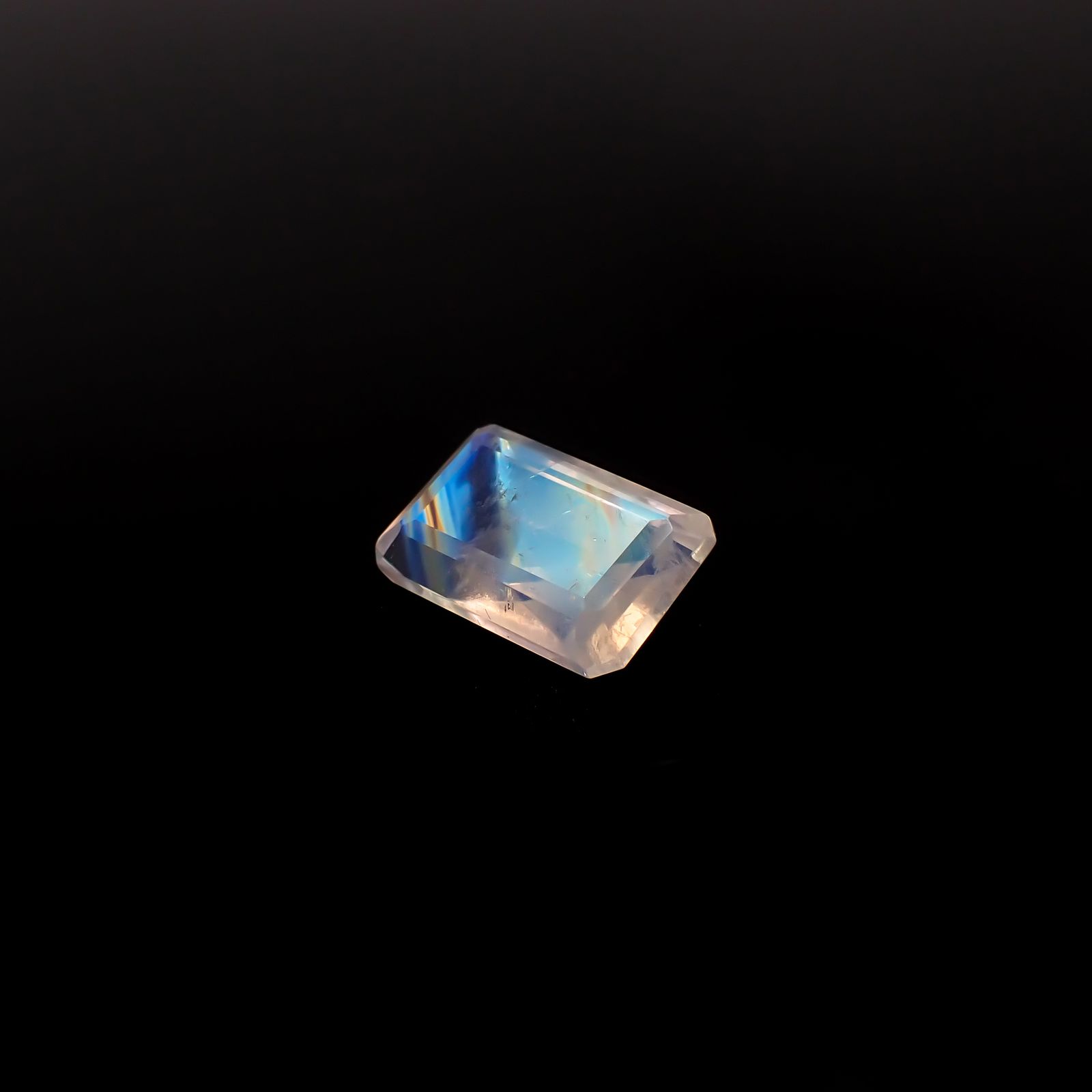 レインボームーンストーン インド・ビハール産 4.13ct / 12.3x7.8mm前後 [260431966]