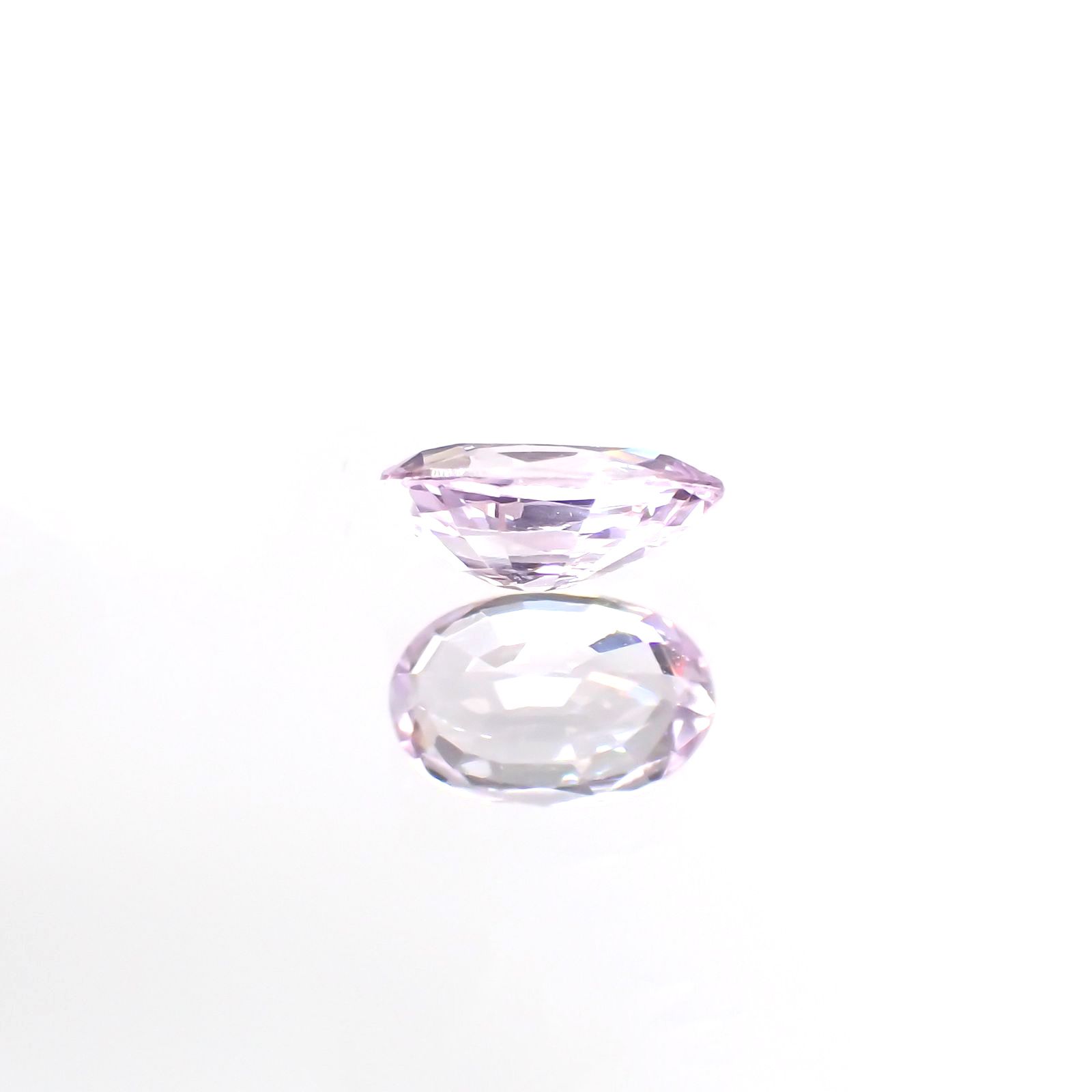 ラベンダーサファイア(宝石名サファイア) マダガスカル/スリランカ産 0.72ct 識別済[210912509]6.7×4.3mm前後