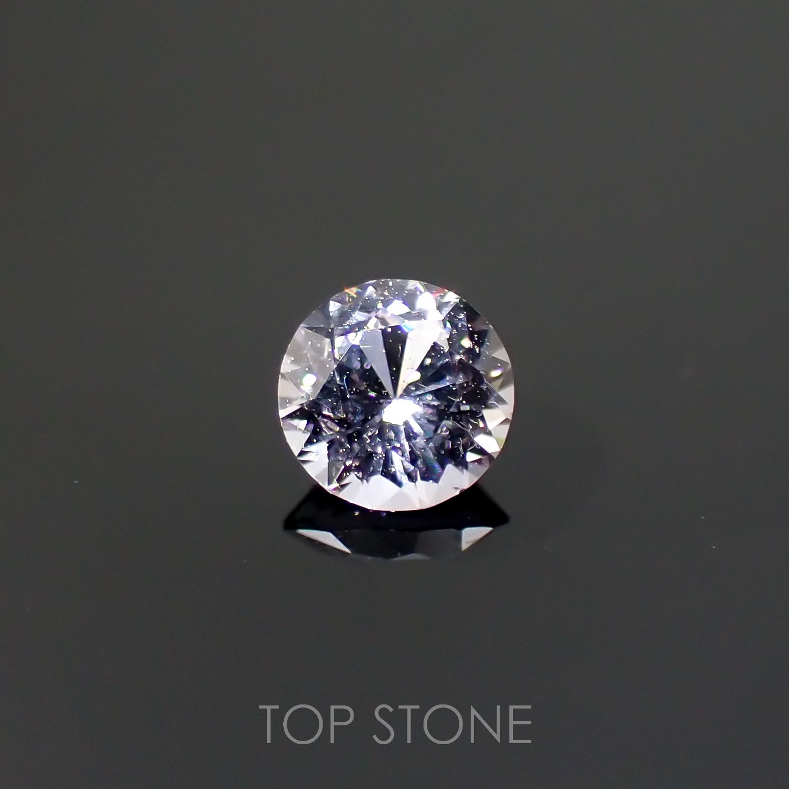 グレイッシュブルースピネル(宝石名スピネル)ビルマ/マダガスカル産 0.35ct 識別済[220716965]4.4x4.4mm前後