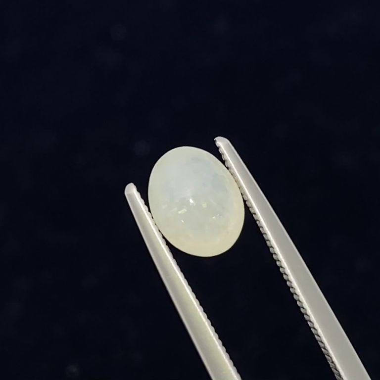 白翡翠(宝石名ホワイト・ジェダイト(翡翠))ビルマ産 1.243ct ソ付(彩珠 