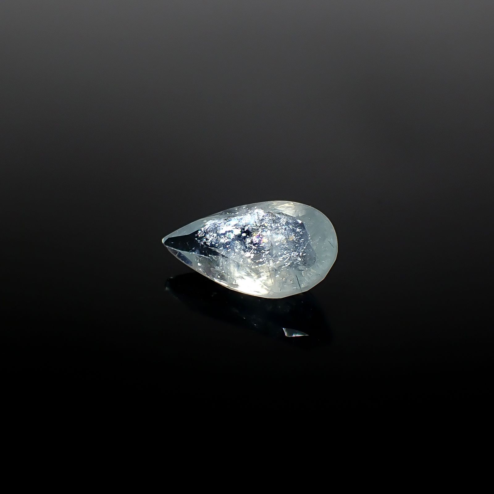 イリデッセンスアクアマリン ブラジル産 4.78ct [250730699]16.7x9.1mm前後
