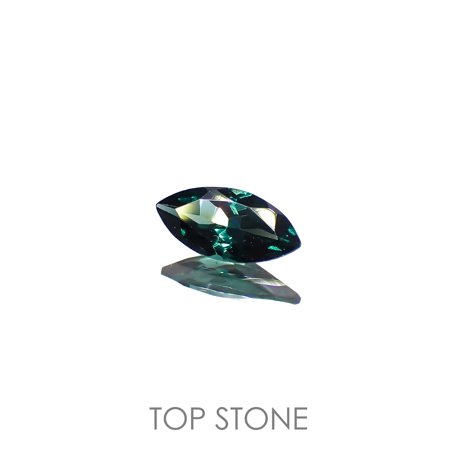 カラーチェンジガーネット(アレキタイプ)(宝石名ガーネット/カラーチェンジタイプ) マダガスカル・ベキリー産 0.23ct 識別済[20106610]6.2×3mm前後