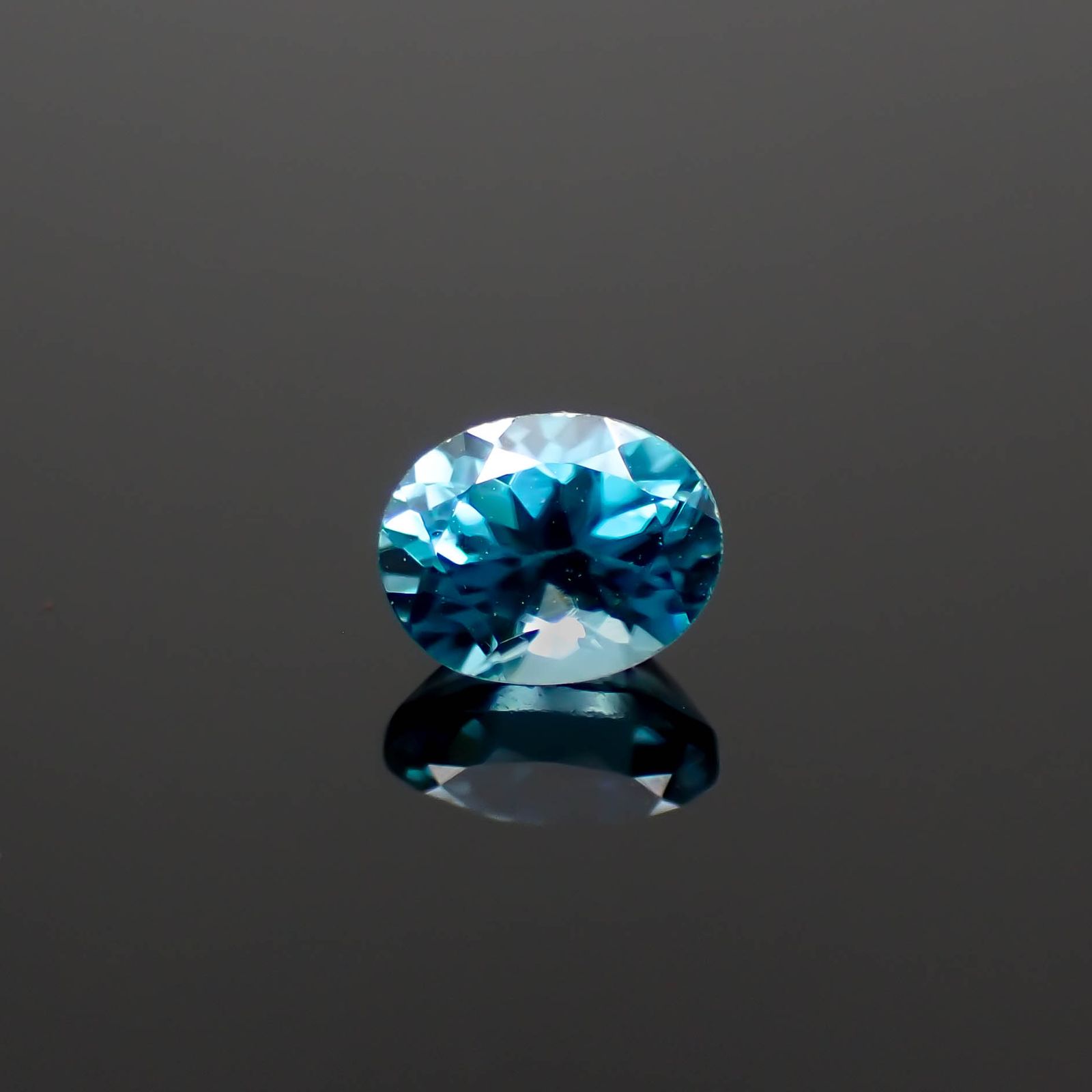 ブルージルコン カンボジア産 0.65ct[230823035]5.1x4mm前後