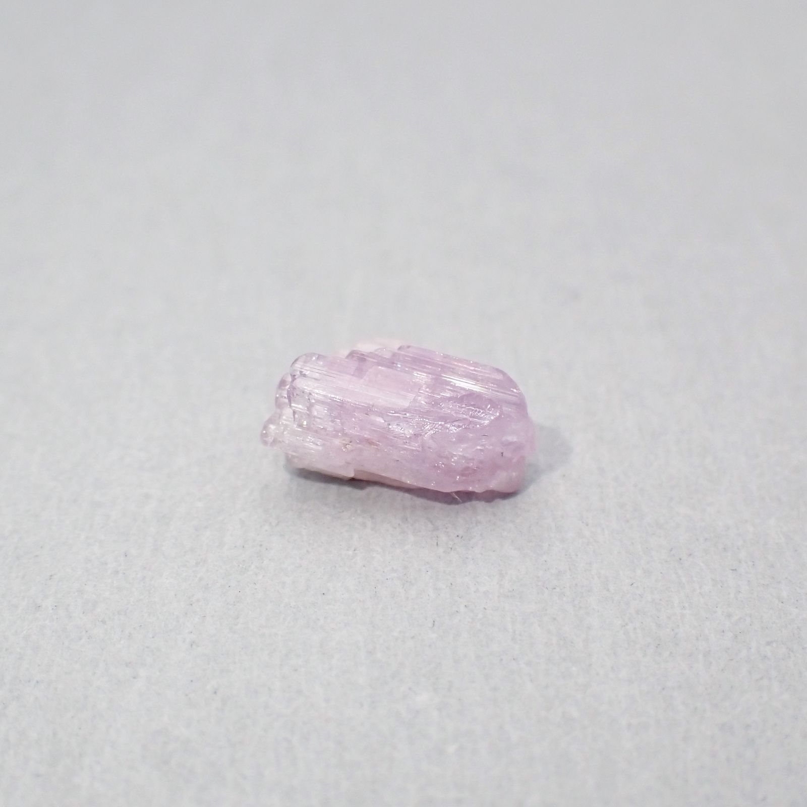 ピンクゾイサイト 原石 タンザニア産 3.27ct[231225002]10.8x8.3mm前後