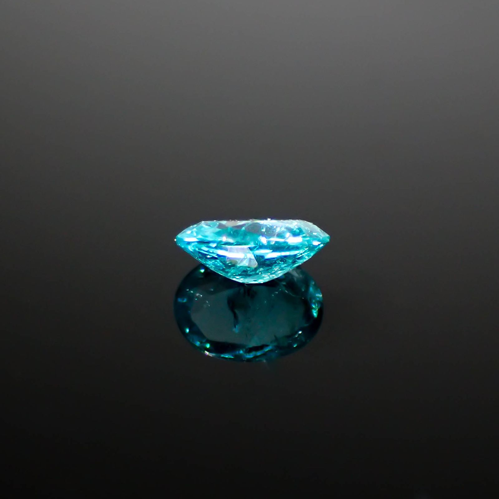 パライバトルマリン ブラジル・パライバ州バターリャ鉱山産 0.25ct [250730735]4.9x4mm前後