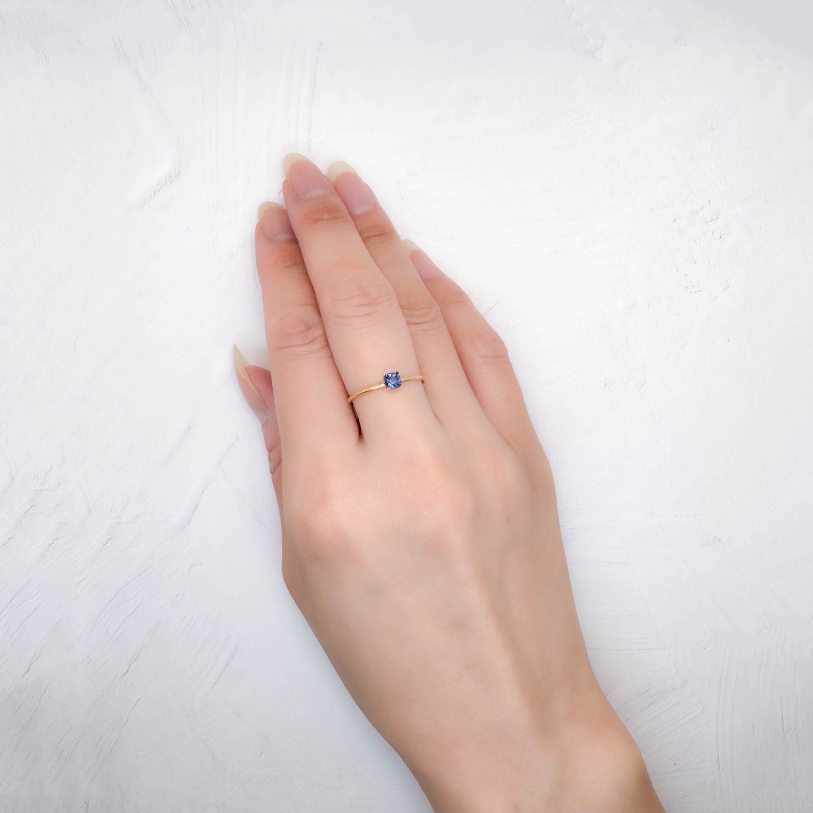 サファイア スリランカ/マダガスカル産 0.22ct / 3.5x3.5mm前後 [250931009]