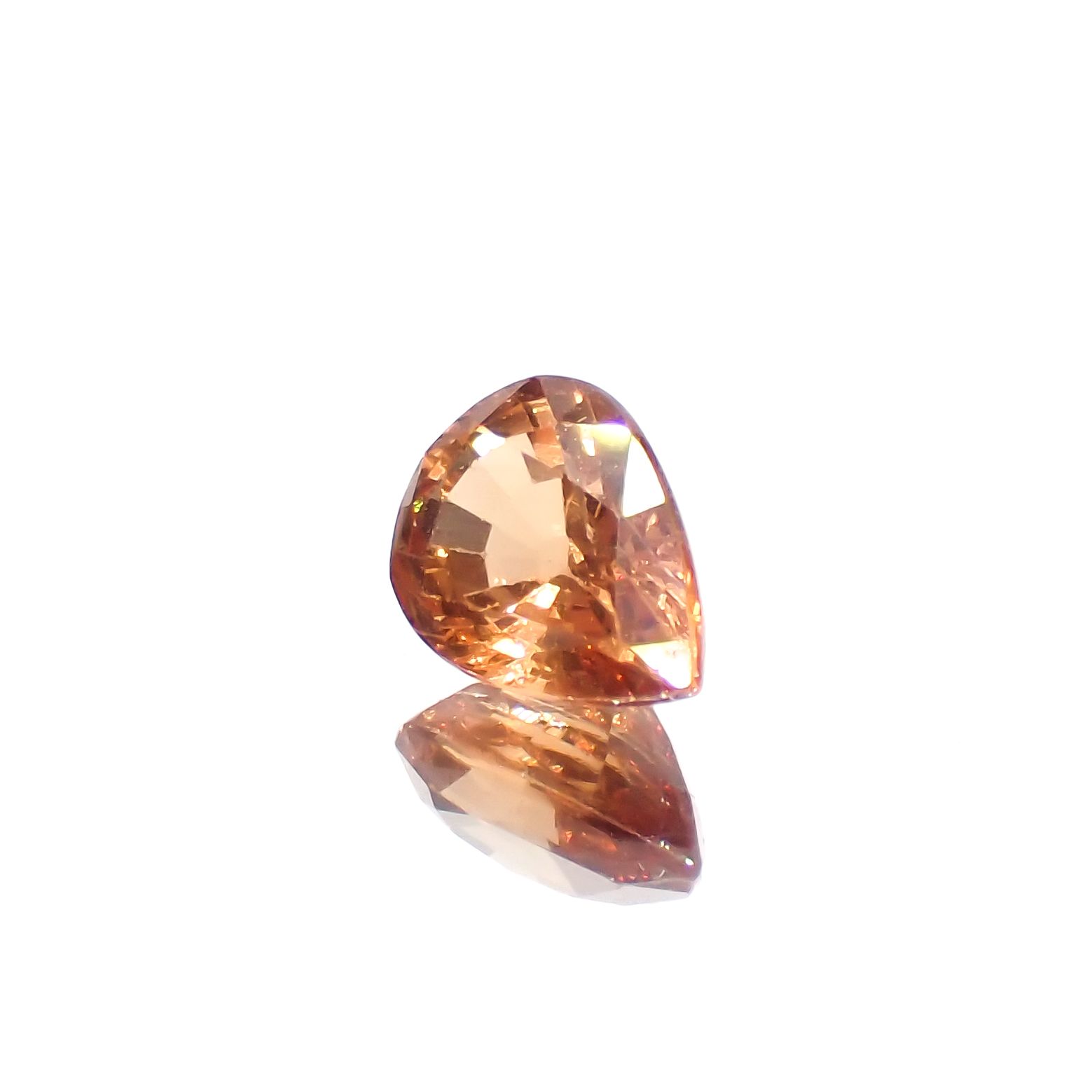 カラーチェンジマラヤガーネット(宝石名ガーネット)タンザニア産 1.26ct 識別済[230421641]7.6x5.5mm前後