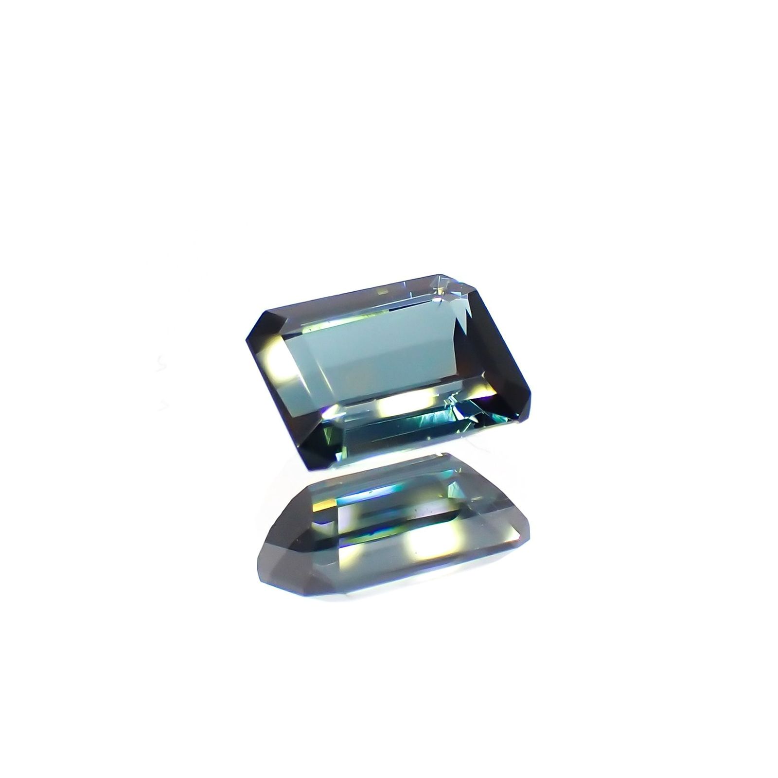 ブルートルマリン(宝石名ブルー・トルマリン) ナイジェリア/ブラジル産 ソ付(彩珠) 1.334ct / 7.3x5.8mm前後 [211013589]