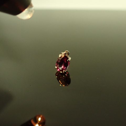 ペンダント空枠：石留め▶ベキリーブルーガーネット（お客様製作例）