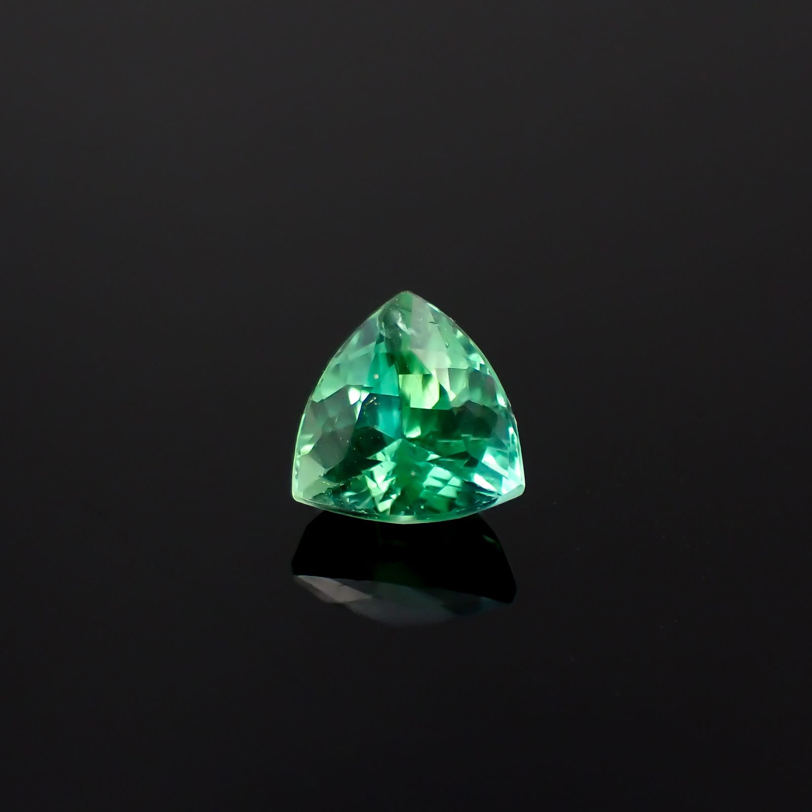 パライバトルマリン(宝石名トルマリン/別名パライバ・トルマリン)ブラジル産 0.84ct GIA鑑付[231224818]5.87x5.74mm前後