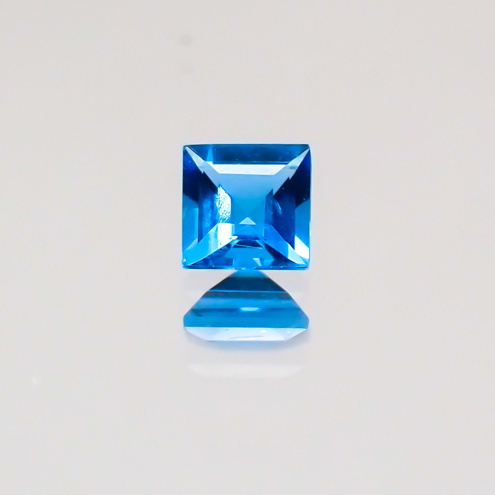 アウイナイト ドイツ産 ルース 0.09ct[210210036]2.7×2.7mm前後