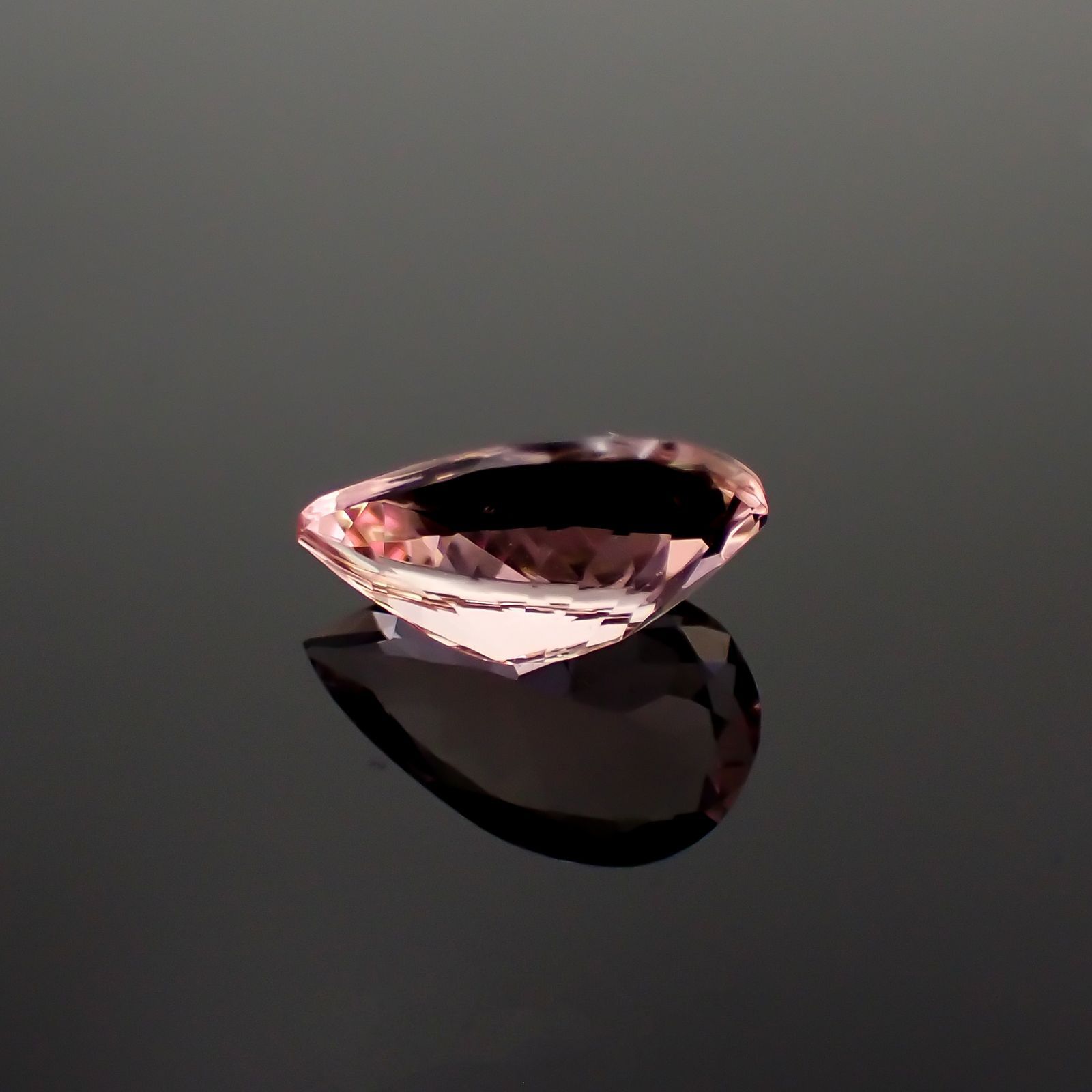 モルガナイト(宝石名モルガナイト)ナイジェリア産 2.292ct ソ付(彩珠)[221018878]11.9x7.4mm前後