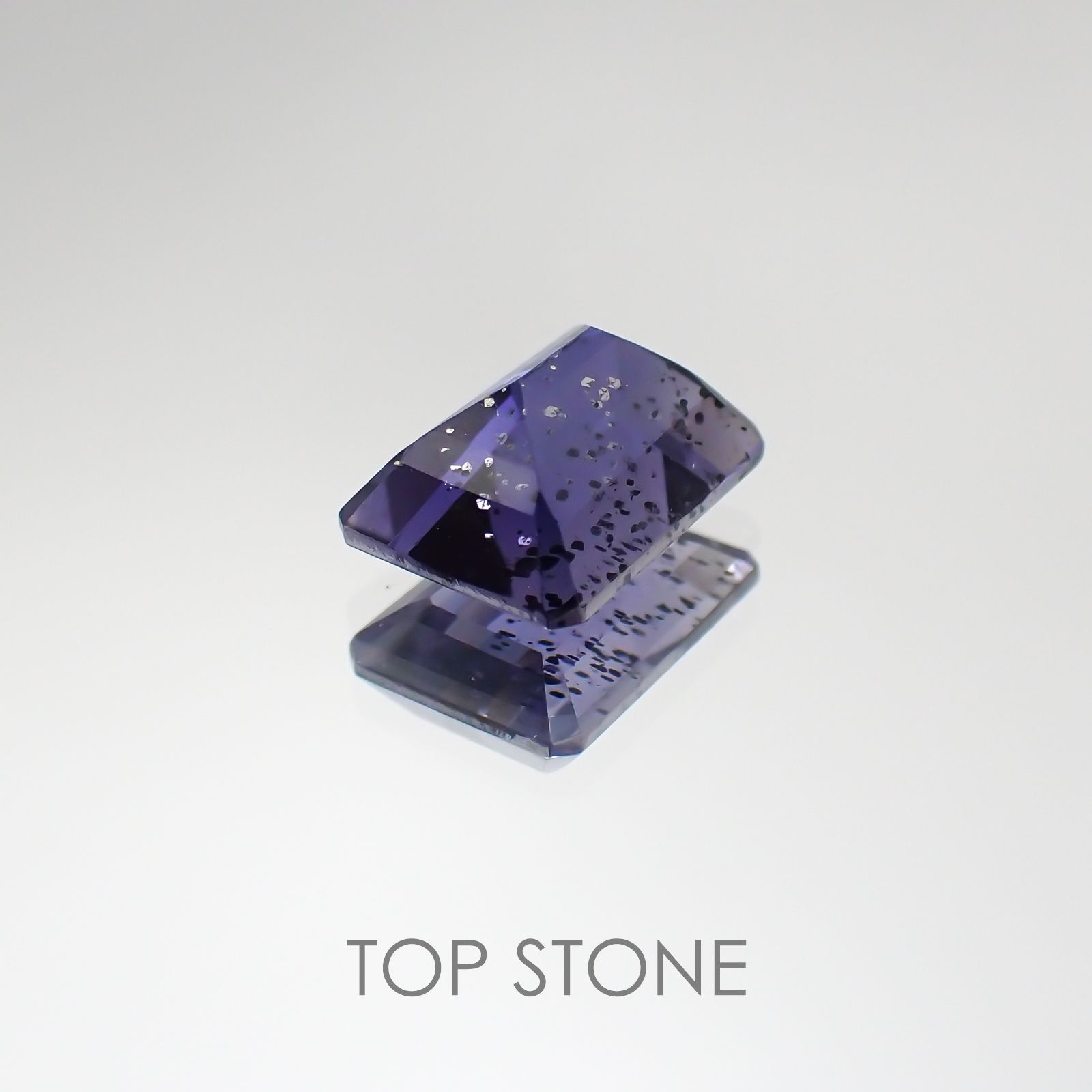 アイオライトサンストーン インド・ブラジル産 ルース 1.53ct[20129283]8.1×6.1mm前後