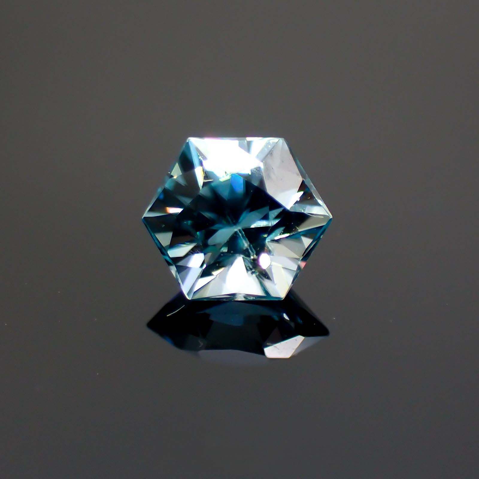 ◇ヘキサゴンカット◇ブルージルコン(宝石名ジルコン) カンボジア産 0.81ct 識別済[211013364]4.8×4.8mm前後