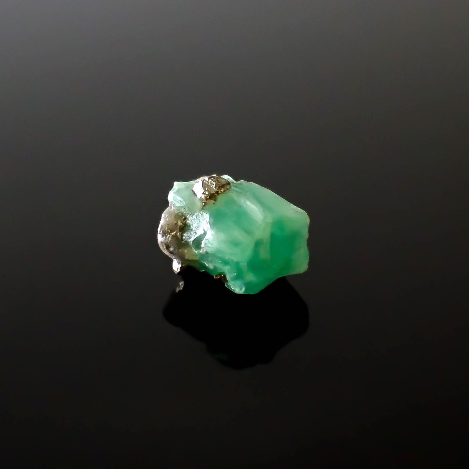 エメラルド原石 コロンビア産 7.56ct [250430174]12.4x10.2mm前後