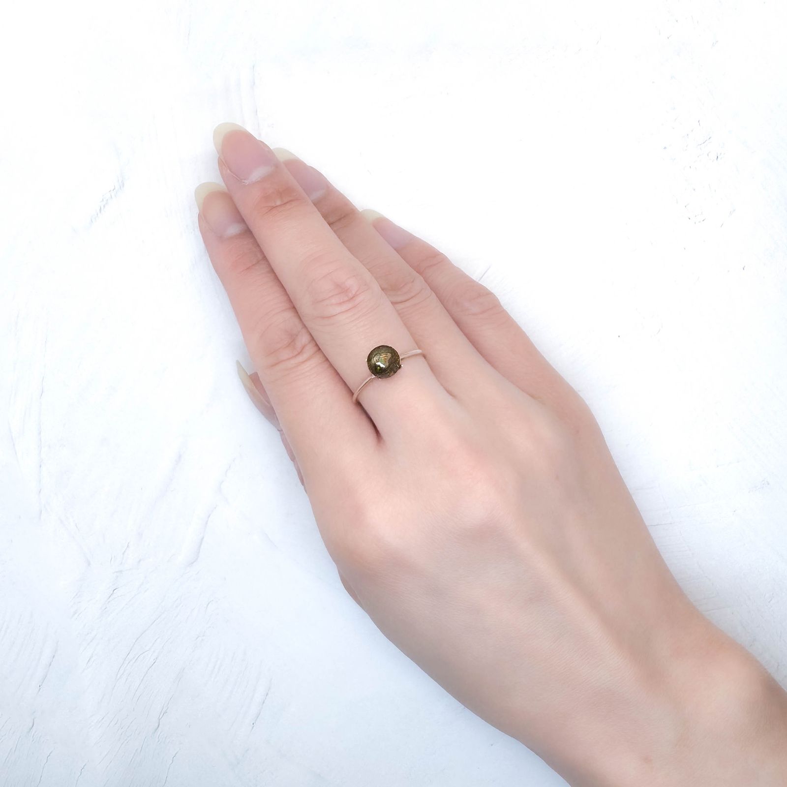 ウッドオパール オーストラリア産 0.89ct / 6.6x6.5mm前後 [251131294]