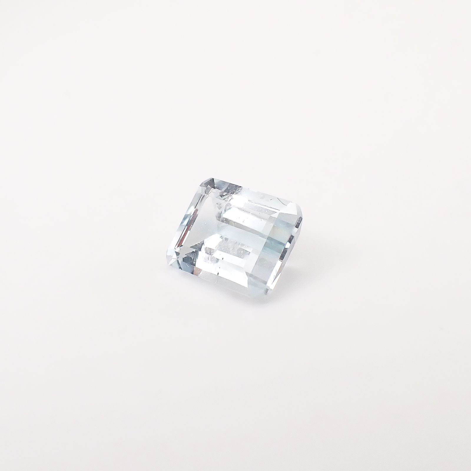 バイカラートパーズ 非加熱 ブラジル産 3.05ct / 9x7.2mm前後 [260331799]