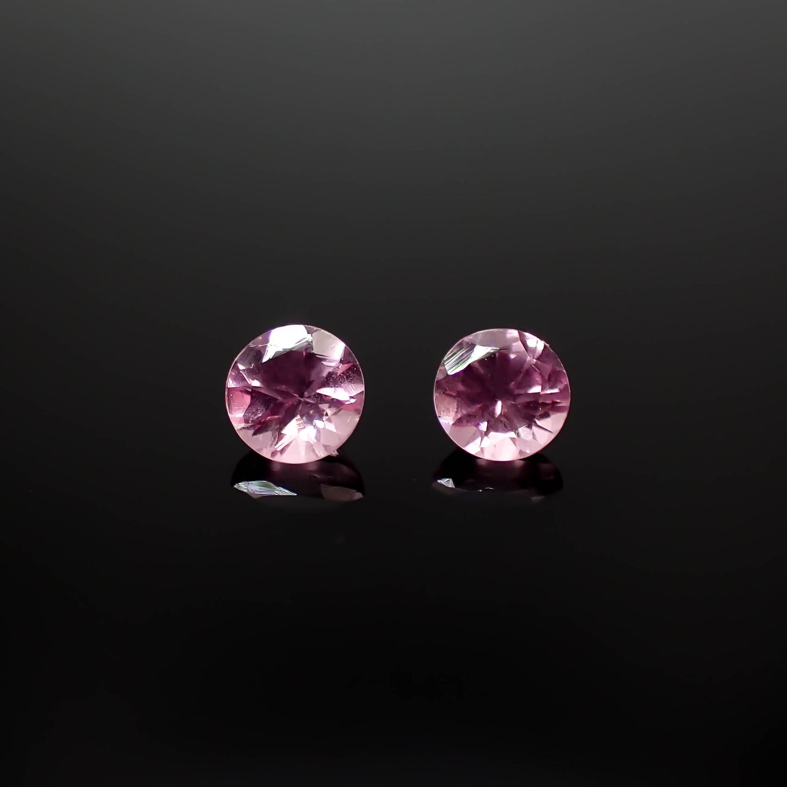 ◇ペアセット◇ピンクスピネル タンザニア産 0.46ct(2pcs合計) [250730790]3.6x3.5mm前後