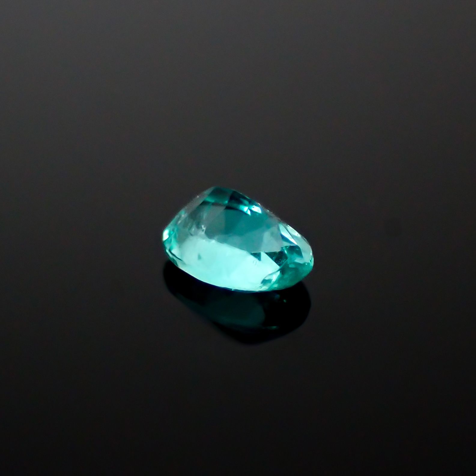 パライバトルマリン ブラジル・ムルング鉱山産 0.12ct[240928750]3.6x2.5mm前後