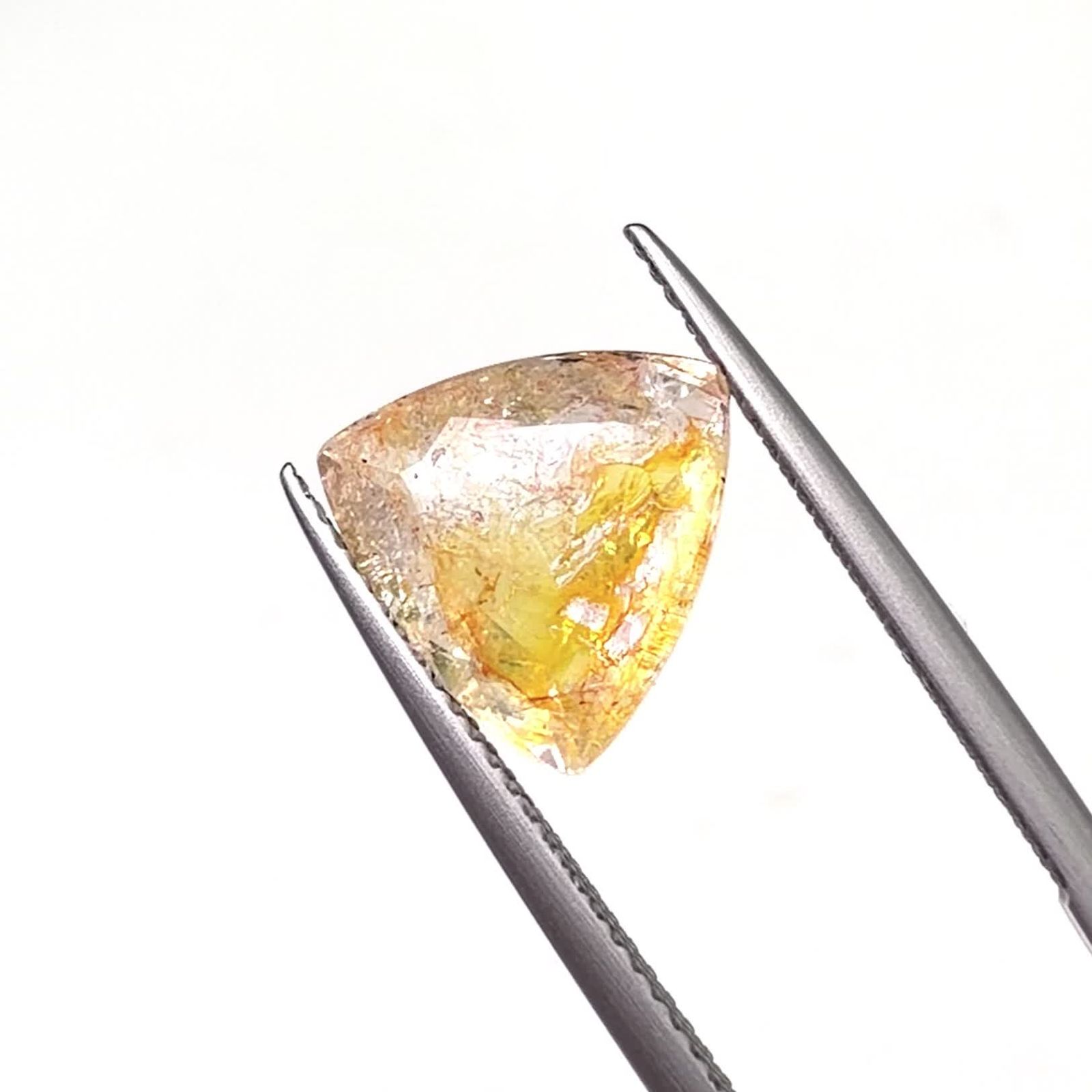 オーロラクォーツ ブラジル産 3.81ct / 11.1x11.7mm前後 [260331893