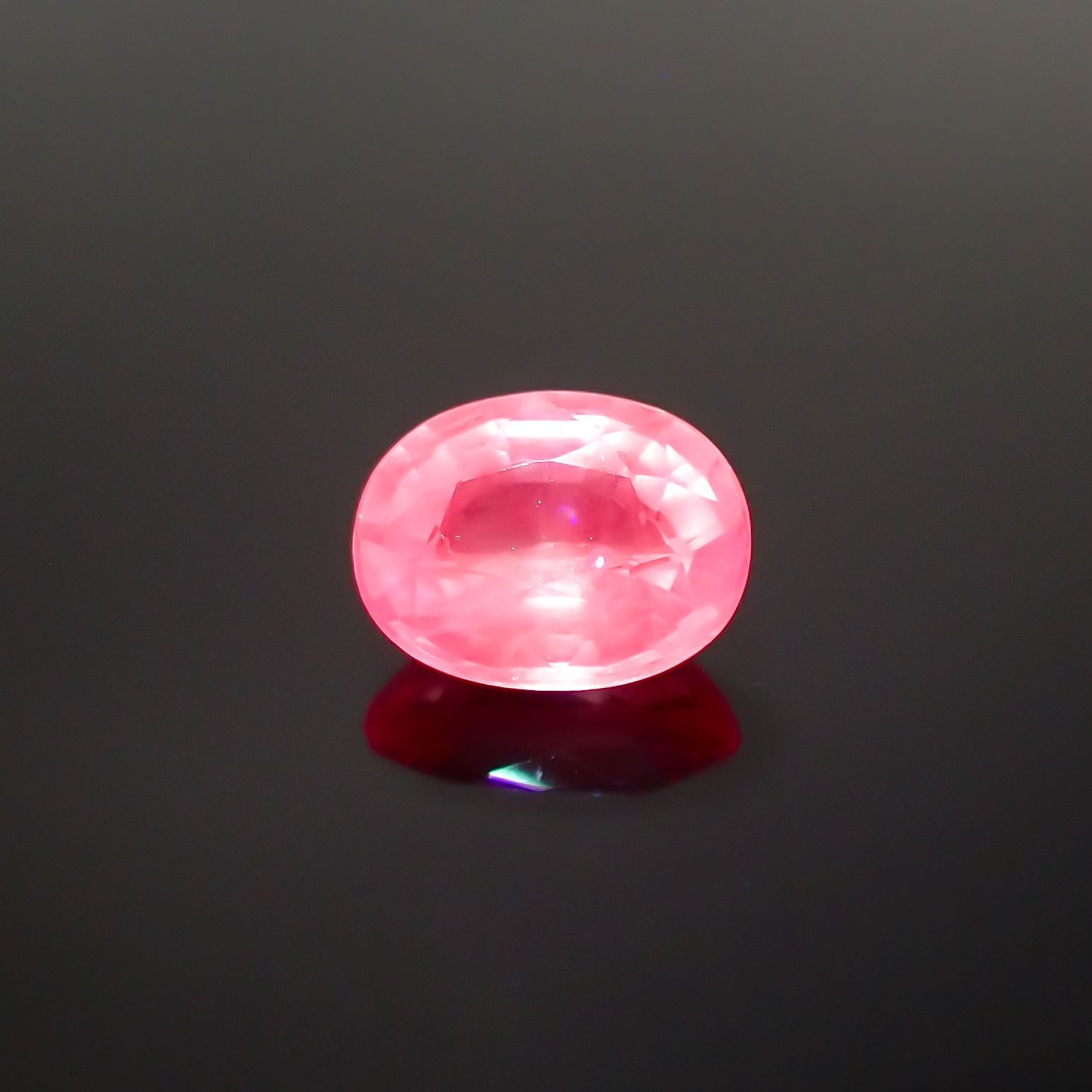 シルキーピンクスピネル(宝石名ピンク・スピネル) タンザニア産 0.74ct 識別済[240212893]6.1×4.8mm前後