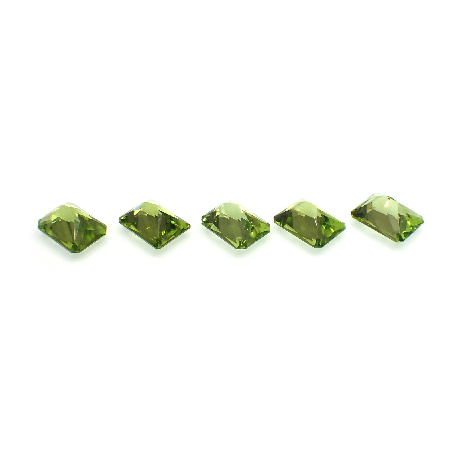<ランダムセレクト1個販売>ペリドット 中国産 約1.40-1.65ct[230722580]8x6mm前後