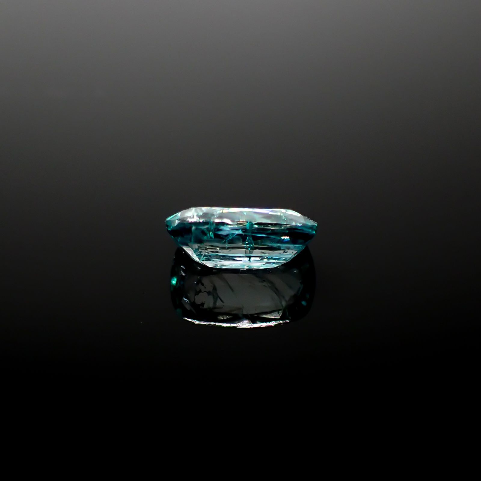 グランディディエライト マダガスカル産 0.68ct[240728562]7x4.5mm前後