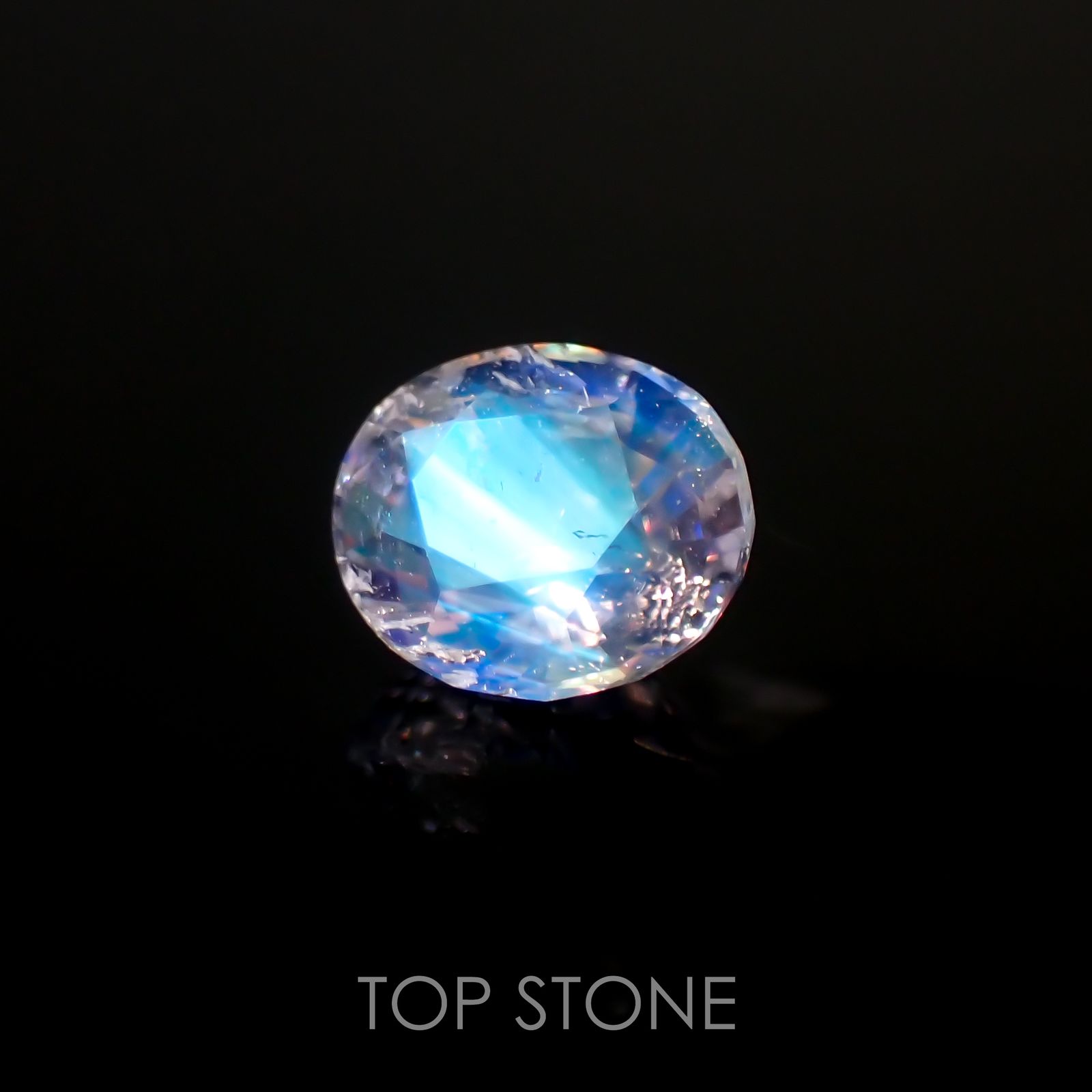 レインボームーンストーン(宝石名ラブラドライト)マダガスカル産 0.42ct 識別済[211113749]5.1x4.4mm前後