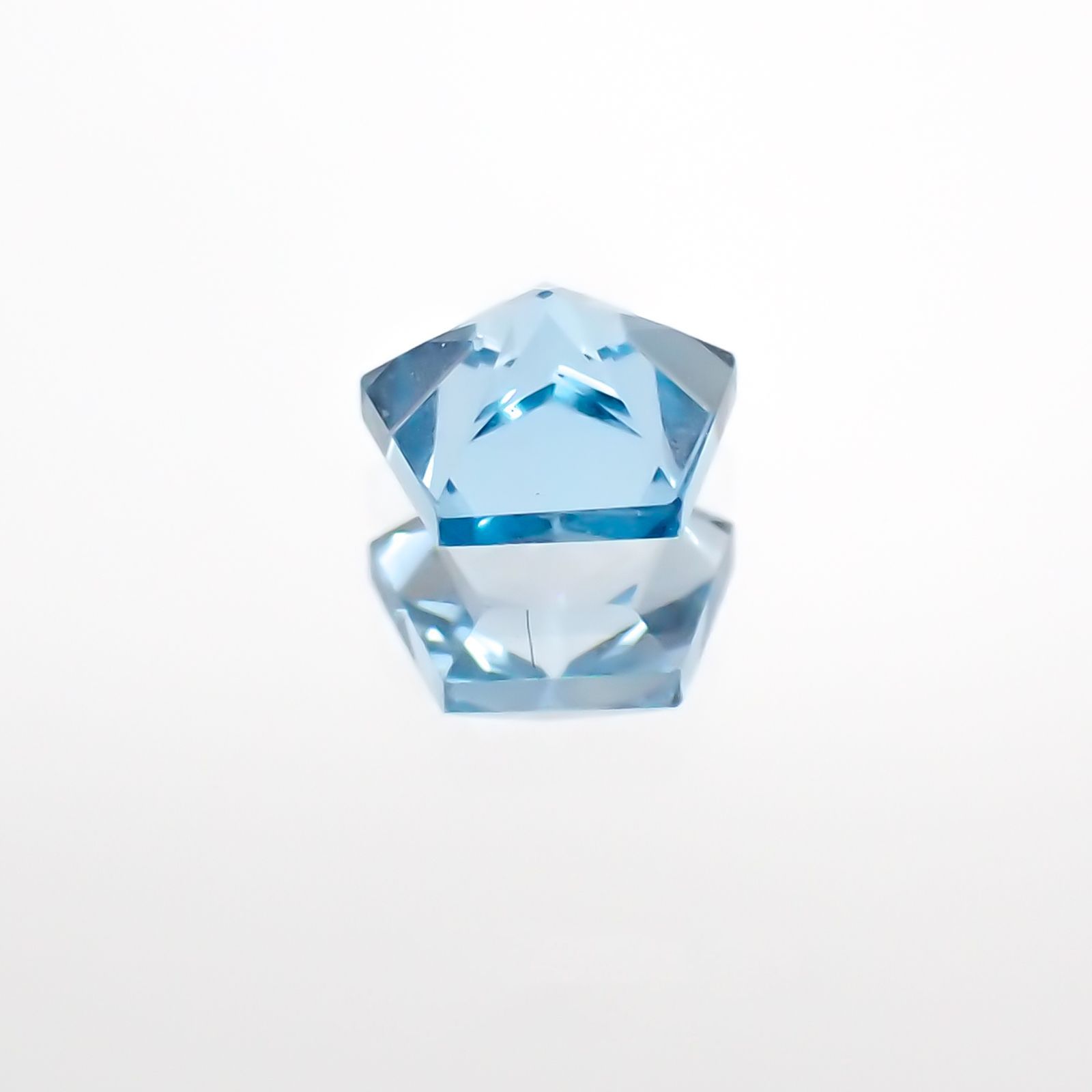 <ランダムセレクト1個販売> ◇ペンタゴンカット◇スイスブルートパーズSA(宝石名ブルー・トパーズ) ブラジル産 0.28ct前後 識別済[20128157]4×4mm前後
