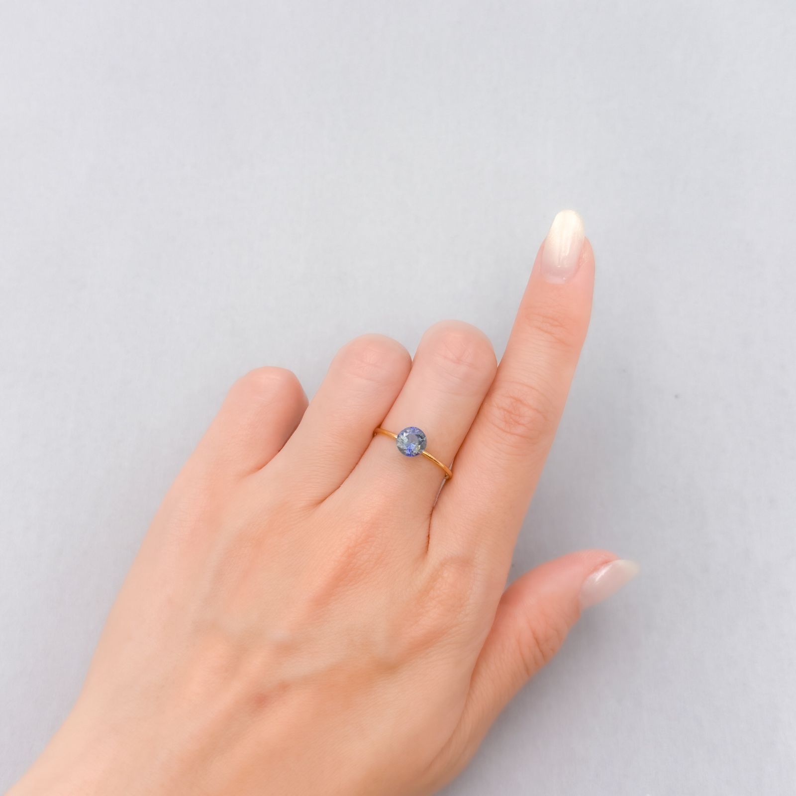 サファイア スリランカ/マダガスカル産 0.84ct [250329997]6x5.9mm前後