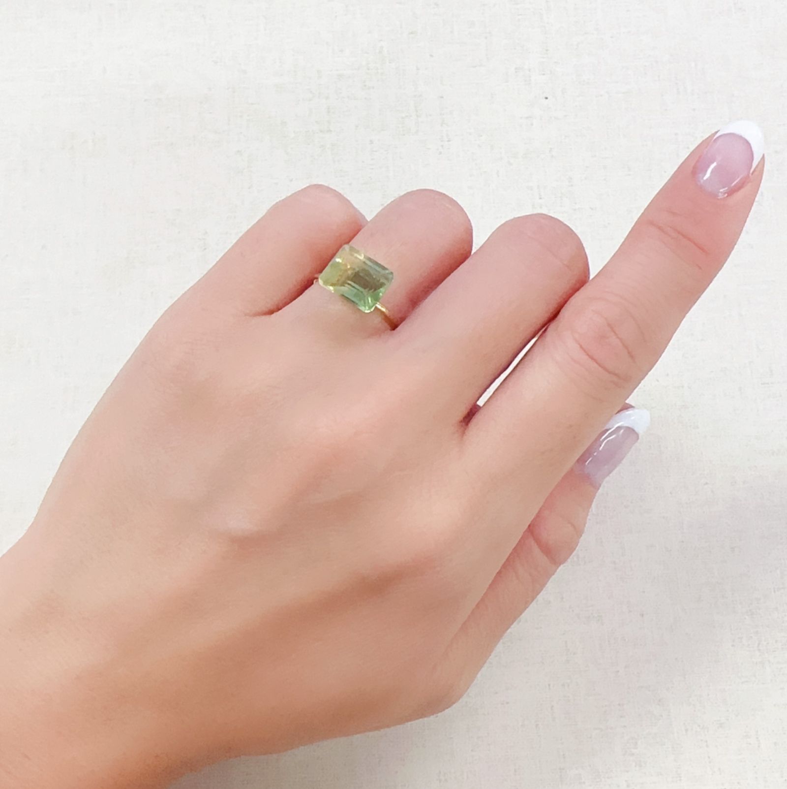 バイカラーフローライト フルオレッセンス ブラジル産 4.39ct[230722972]9.8x8.1mm前後