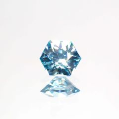 ◇ヘキサゴンカット◇ブルージルコン(宝石名ジルコン)カンボジア産 0.73ct 識別済[220113994]4.8x4.8mm前後