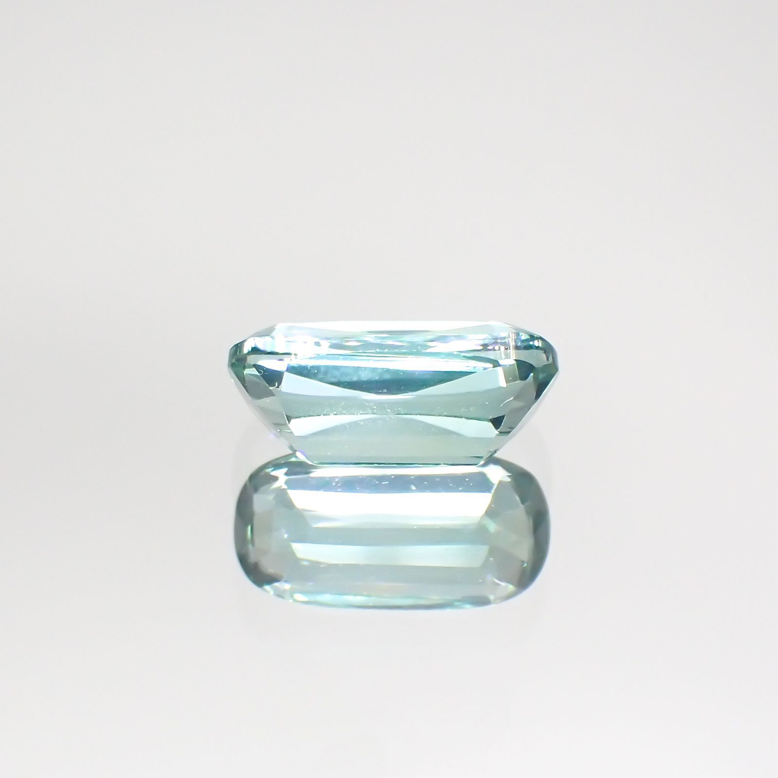 ブルーグリーントルマリン(宝石名グリーン・トルマリン) アフガニスタン産 0.94ct 識別済[211013584]8.1×4.1mm前後